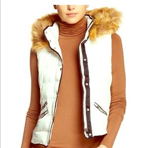Women’s Connor Trim Faux Fur Puffer Vest.